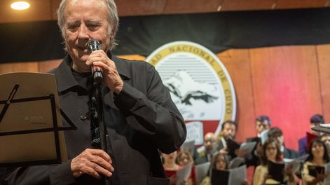 Joan Manuel Serrat, en un momento de su interpretación.
