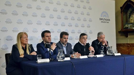 Margarita Stolbizer, Juan Manuel López, Cristian Ritondo, Mario Negri y Riacrdo López Murphy durante la presentación del pedido de juicio político contra Alberto Fernández (Foto: Prensa JxC)