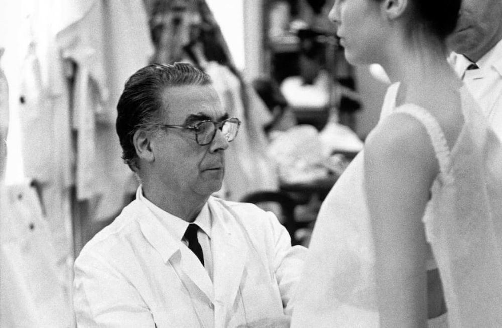 Hijo de un pescador y una costurera, el diseñador escaló hasta lo alto por su sueño y se convirtió en uno de los más reconocidos de la industria de la moda.