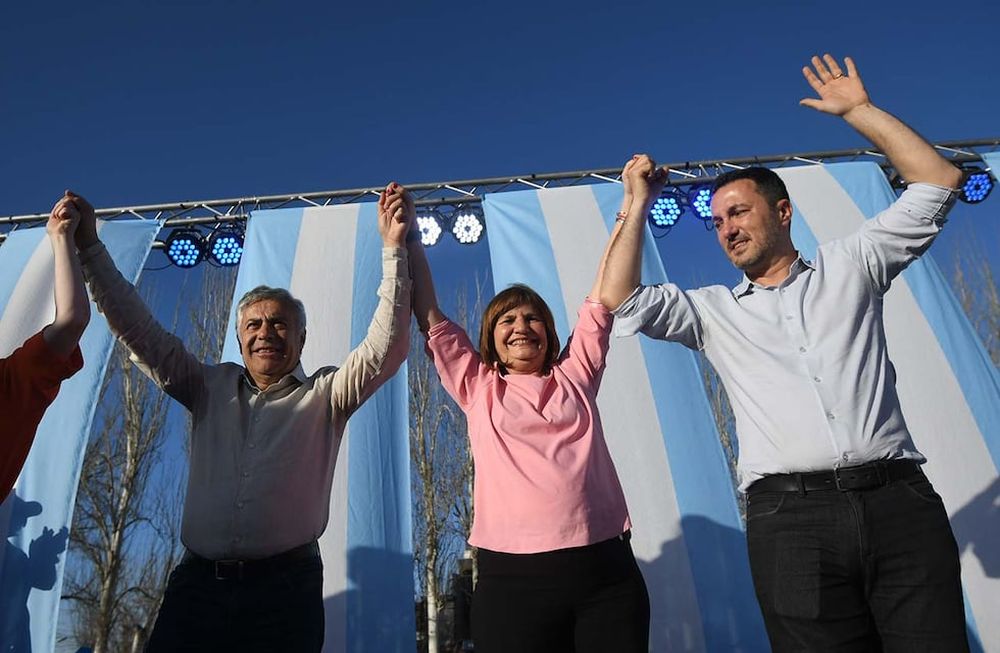 Alfredo Cornejo candidato a Gobernador de Mendoza, Patricia Bullrich candidata a Presidenta de la nación y Luis Petri precandidato a Vicepresidente de la Nación de Juntos por el Cambio Foto: José Gutierrez / Los Andes