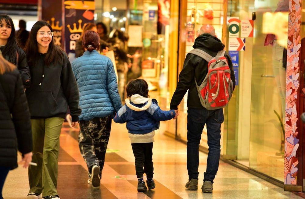 Cuánd son las vacaciones de invierno: el cine es uno de los programas para padres e hijos.  (José Gabriel Hernández / La Voz)