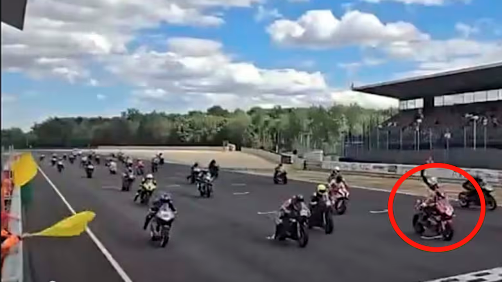 Luto en el motociclismo por la muerte de dos pilotos.