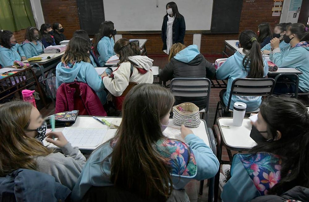 Presencialidad total: volvieron los chicos de toda la primaria a las escuelas de Mendoza. Séptimo grado de la Escuela Patricias mendocinas.