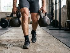 la caminata del granjero: el ejercicio ideal para fortalecer todo el cuerpo despues de los 50 anos