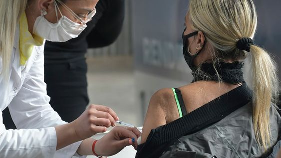 La revista The Lancet destacó un estudio que hizo PAMI y el Conicet sobre las vacunas de Sinopharm contra el covid. - Archivo / Los Andes