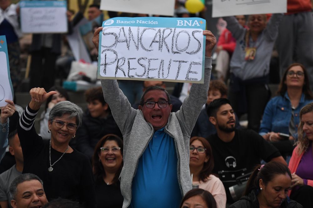 Desde temprano las gradas del teatro griego Frank Romero Day se empezaron a llenar de color y fervor con las hinchadas de cada reina departamental.