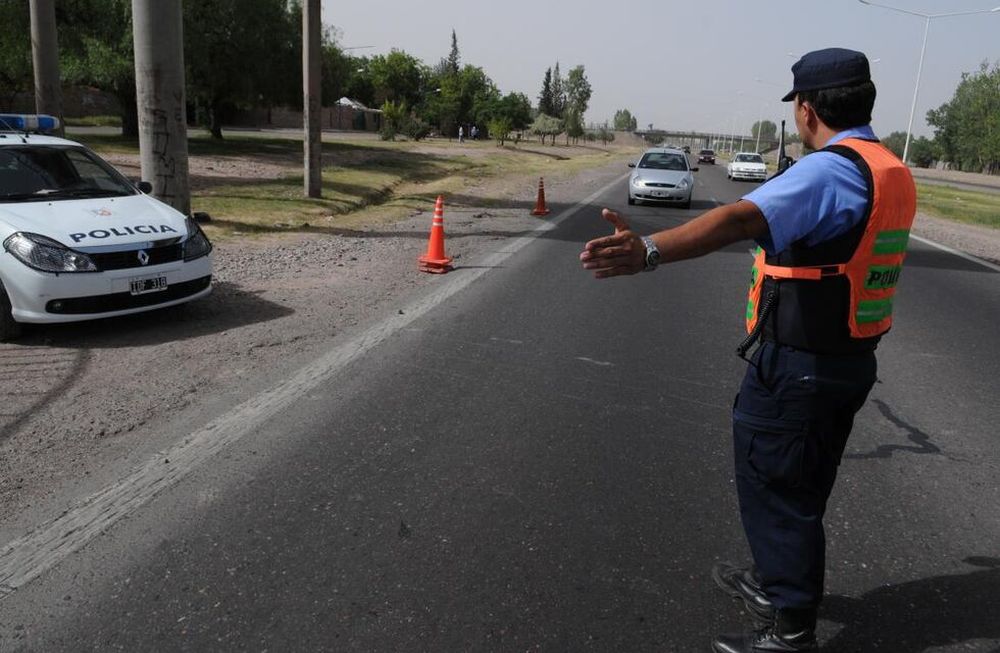 Driver runs over and kills police officer during traffic stop