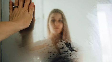 Su aplicación es sencilla y ayuda a mejorar la visibilidad en vidrios con resultados que duran más de lo esperado.