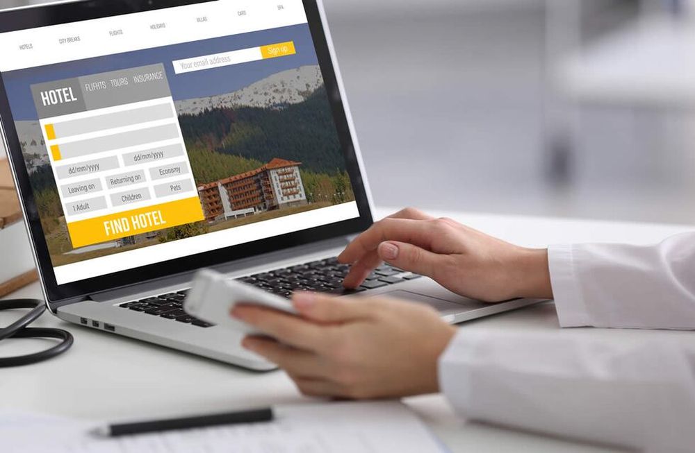 Turismo: ¿Hay que pagar el 30% por alquilar en el país a través de una app extranjera?