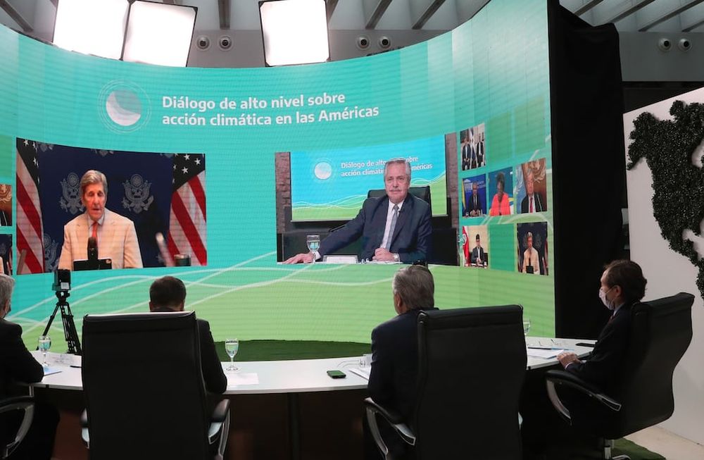 Cumbre cambio climático: participó el presidente Alberto Fernández y en la foto está junto a John Kerry, de EE.UU. Foto: Presidencia