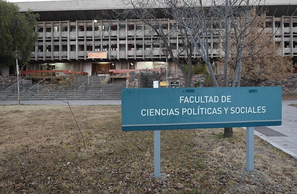 El retorno progresivo a las aulas de las facultades será posible  en tanto y en cuanto mejore la situación sanitaria. / Foto: José Gutiérrez