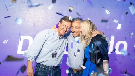 Los Andes | Alfredo Cornejo es el gobernador electo y Hebe Casado la vicegobernadora, le sacaron10 puntos a Omar De March. Con esta victoria, la UCR suma 10 años ininterrumpidos de victorias y tendrán tres mandatos consecutivos, la misma marca del Equipo de los mend