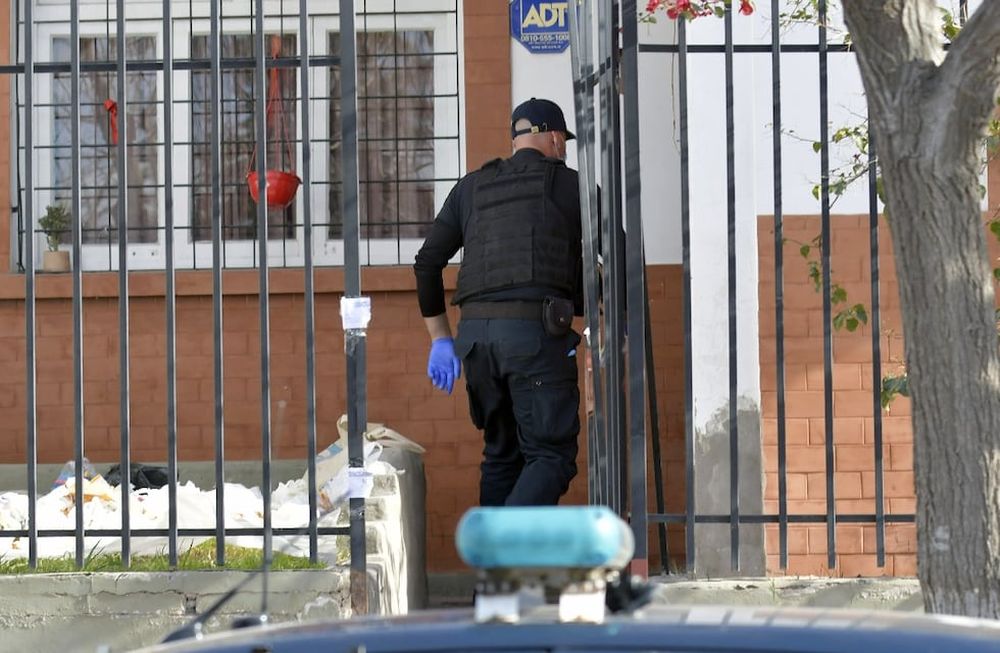Imputaron por homicidio y abuso sexual al padre de la beba asesinada en el barrio Infanta, de Las Heras. | Foto: Orlando Pelichotti / Los Andes