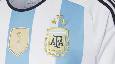 Camiseta de la Selección Argentina con tres estrellas (Adidas)