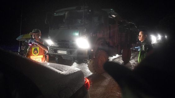 Rescataron a cuatro niños de la cueva de Tailandia, los demás deberán esperar