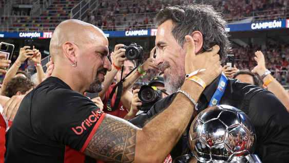 Juan Sebastián Verón y Eduardo Domínguez.