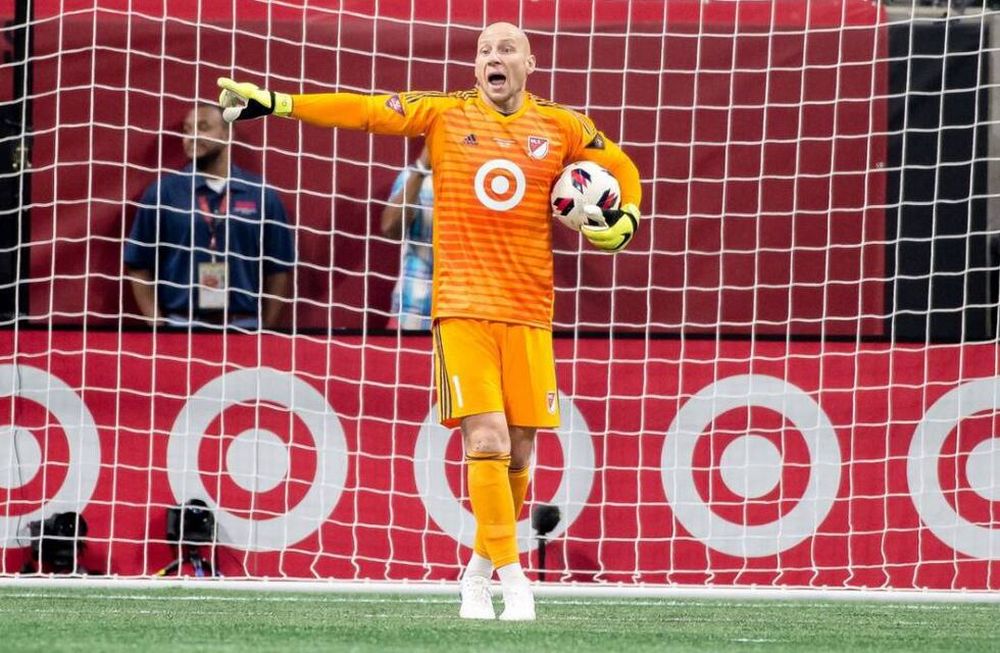 Al arquero de las figuras de la MLS le hicieron una entrevista en medio del partido