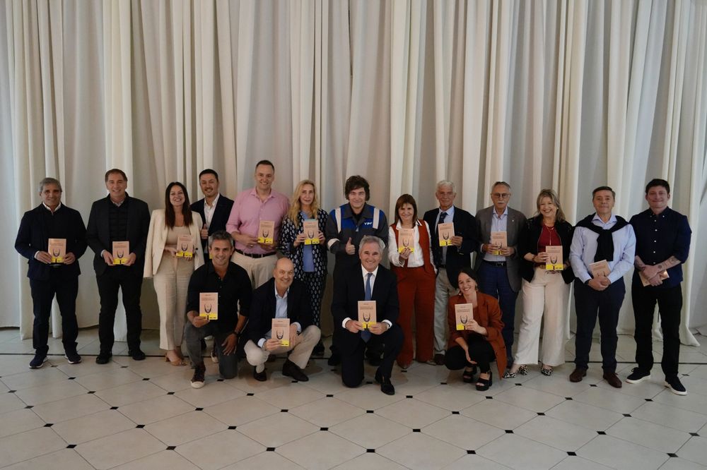 El presidente Javier Milei agasajará a su gabinete en la noche de este lunes con un asado en la Quinta de Olivos, según pudo confirmar la Agencia Noticias Argentinas de fuentes oficiales.