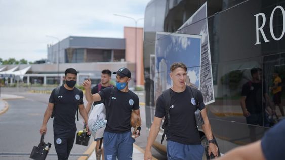 El Tomba viajó con 23 jugadores y la ilusión de meterse en la final de la Copa Argentina / Gentileza Club Godoy Cruz.