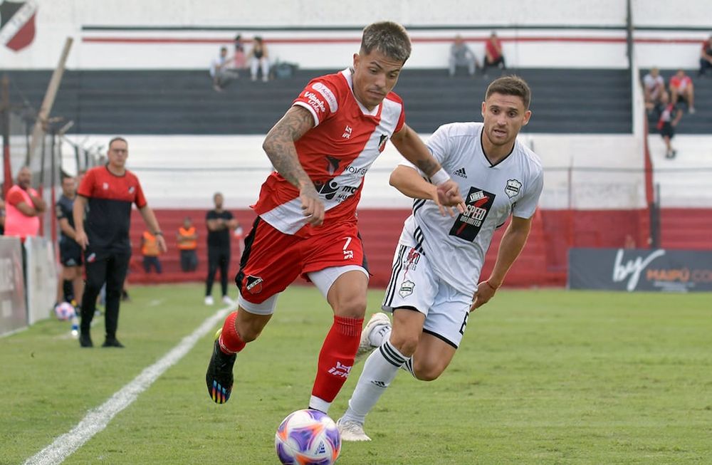 El Deportivo Maipú no pasó del empate ante el Deportivo Riestra, en el estadio Omar Higinio Sperdutti, en el marco de la fecha 7 de la Zona B del torneo de la Primera Nacional.resultado final .Foto : Orlando Pelichotti