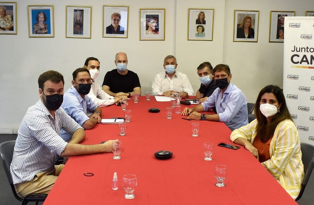 reunion de juntos por cambio  y ucr