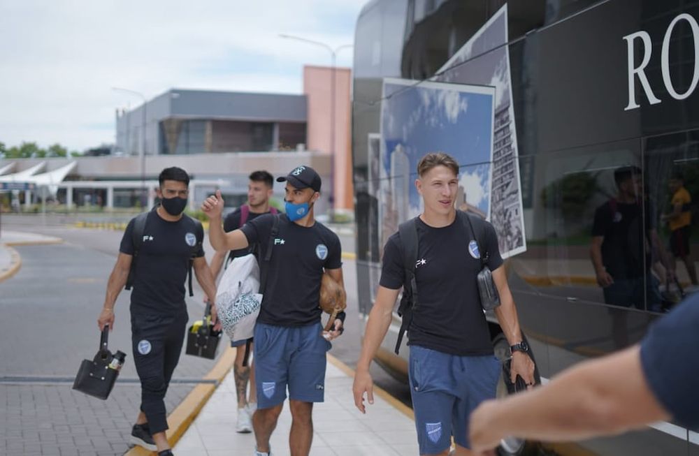 El Tomba viajó con 23 jugadores y la ilusión de meterse en la final de la Copa Argentina / Gentileza Club Godoy Cruz.
