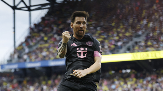 Lionel Messi festeja uno de sus tres tantos. De otra galaxia. Lionel Messi festeja uno de sus tres tantos. De otra galaxia.