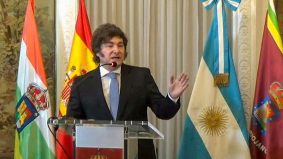 &nbsp;El presidente de Argentina, Javier Milei, pronuncia unas palabras tras ser premiado en Madrid.