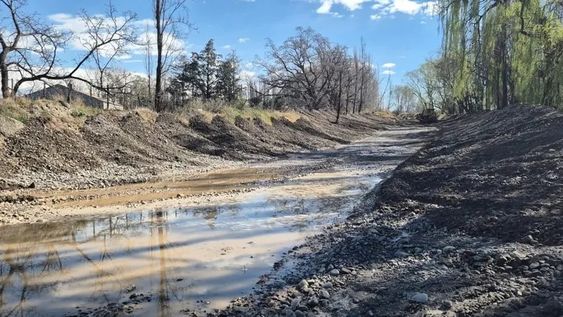Tupungato prepara sus cauces para las tormentas y advierte que el crecimiento urbano agravó el riesgo.