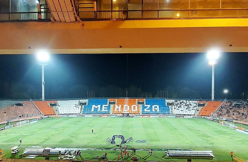 El piso del estadio de Malvinas Argentinas  luce fantástico. / Gentileza.