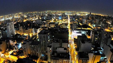 Los Andes | Vista aérea nocturna de la ciudad de Córdoba desde la torre Ángela. (José Gabriel Hernández)