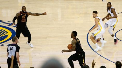 ¡Increíble! Reviví la jugada que le impidió a los Cavs de LeBron adelantarse en la final 