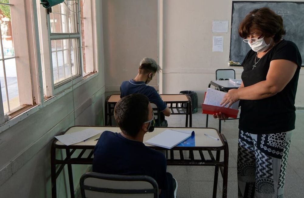 En marcha. En la provincia volverán a los colegios unos 480.000 alumnos, divididos en clases presenciales y virtuales. Foto: Orlando Pelichotti / Los Andes.