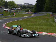 Michael Schumacher en el circuito de Nürburgring, a bordo de un Mercedes.