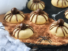 Estas arañas de Halloween son esperadas por los nños. Estas arañas de Halloween son esperadas por los nños.