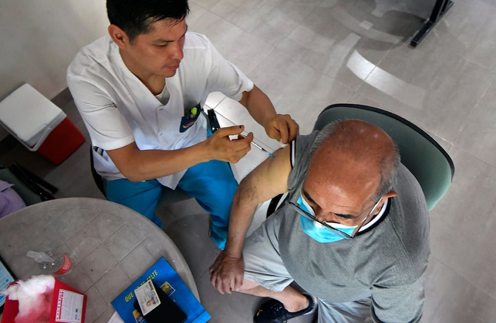 El Ministerio de Salud Argentino anunció la ampliación de los planes de vacunación para los niños, niñas y adolescentes.Continuaba esta mañana la vacunación e el Vacunatorio Central, contra Covid 19, para completar el esquema con el inoculante de ModernaFoto: Orlando Pelichotti / Los Andes