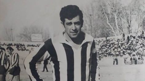 Los Andes | El Maestro Víctor Antonio Legrotaglie y su lugar en el mundo: una cancha de fútbol.
