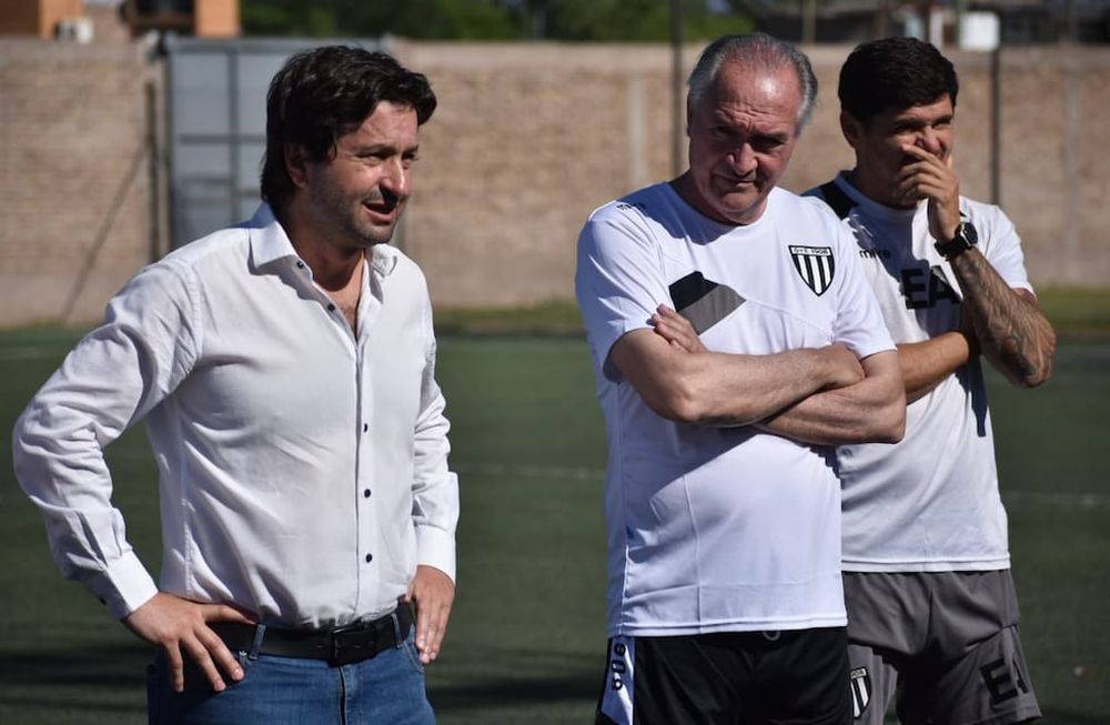 Gimnasia presentó hace más de dos semanas a José María Bianco y de inmediato el DT trabaja armando el plantel para el 2024 / Prensa Gimnasia.