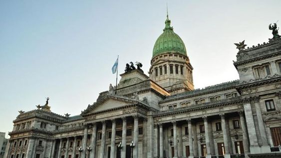 El proyecto de ley de Máximo Kirchner tiene un defecto de origen que genera una cadena de defectos. Alejandro Katz señaló con lucidez ese defecto: está apuntado a “la emoción” de las bases, a la satisfacción ideológica de los militantes.