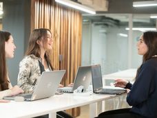 El Foro de Emprendedores organizado por Junior Achievement apunta a adolescentes, especialmente mujeres con ganas de formarse.