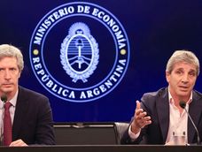El ministro de Economía, Luis Caputo, y el presidente del Banco Central, Santiago Bausili