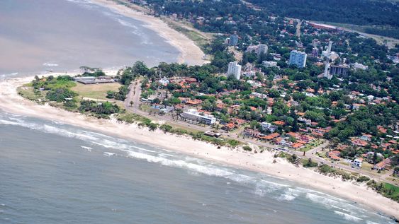 el paraiso costero encantador a 3 horas de argentina, ideal para este verano 2026