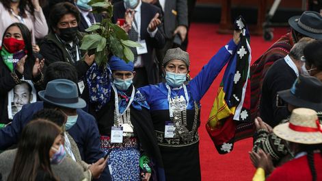 Representante Indígena Mapuche Elisa Loncon fue elegida presidenta de la Asamblea Constituyente de Chile. AP