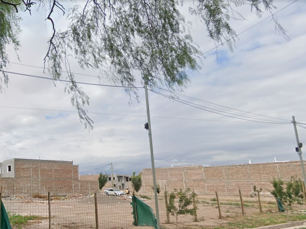 El terreno en disputa, ubicado en Castro Barros y Curupaití, en el distrito de Jesús Nazareno, Guaymallén. /Google Street.&nbsp;
