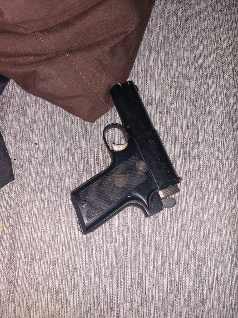 El arma secuestrada tras el crimen en Lomas del Mirador.