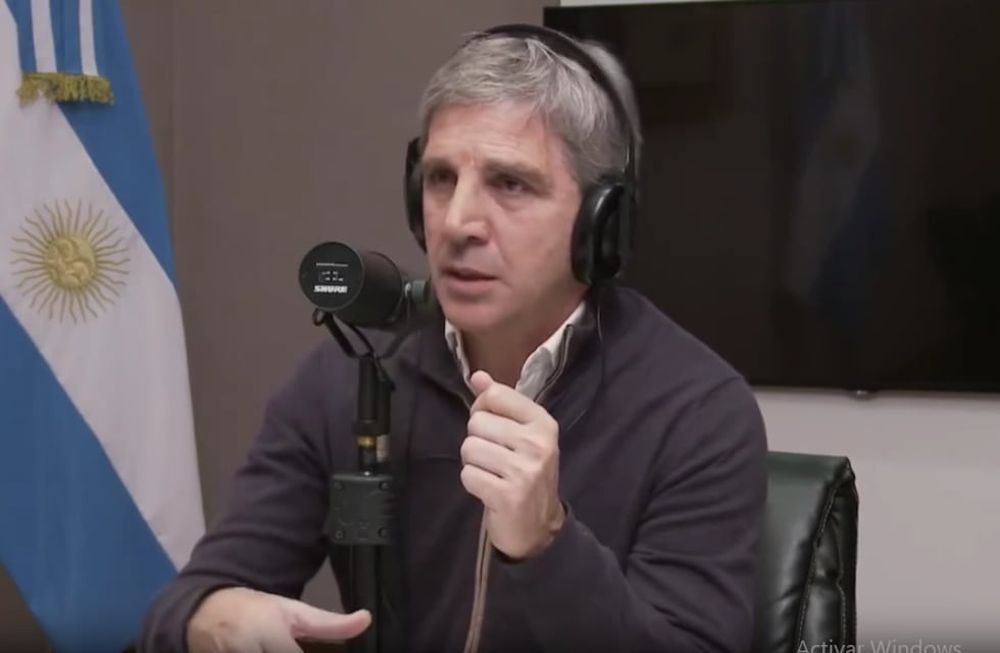 Caputo anunció que están trabajando en el lanzamiento de una tarjeta de debito en dólares.