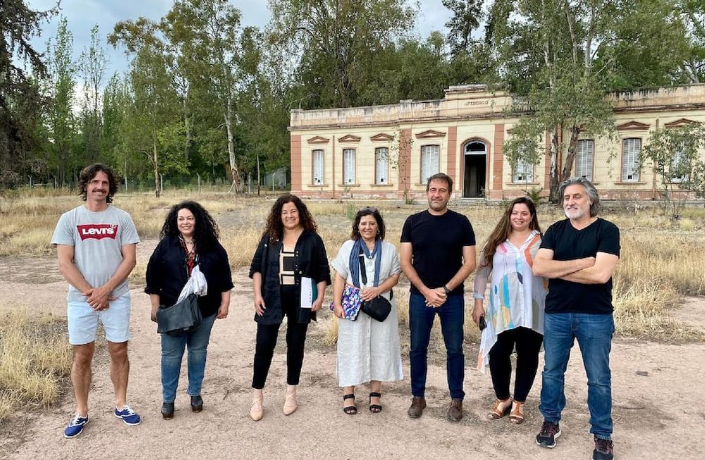 En el predio existen seis edificios históricos. Allí se montará un polo cultural y gastronómico y un jardín botánico, según anunciaron ayer en la presentación del proyecto. Foto: Gobienro de Mendoza