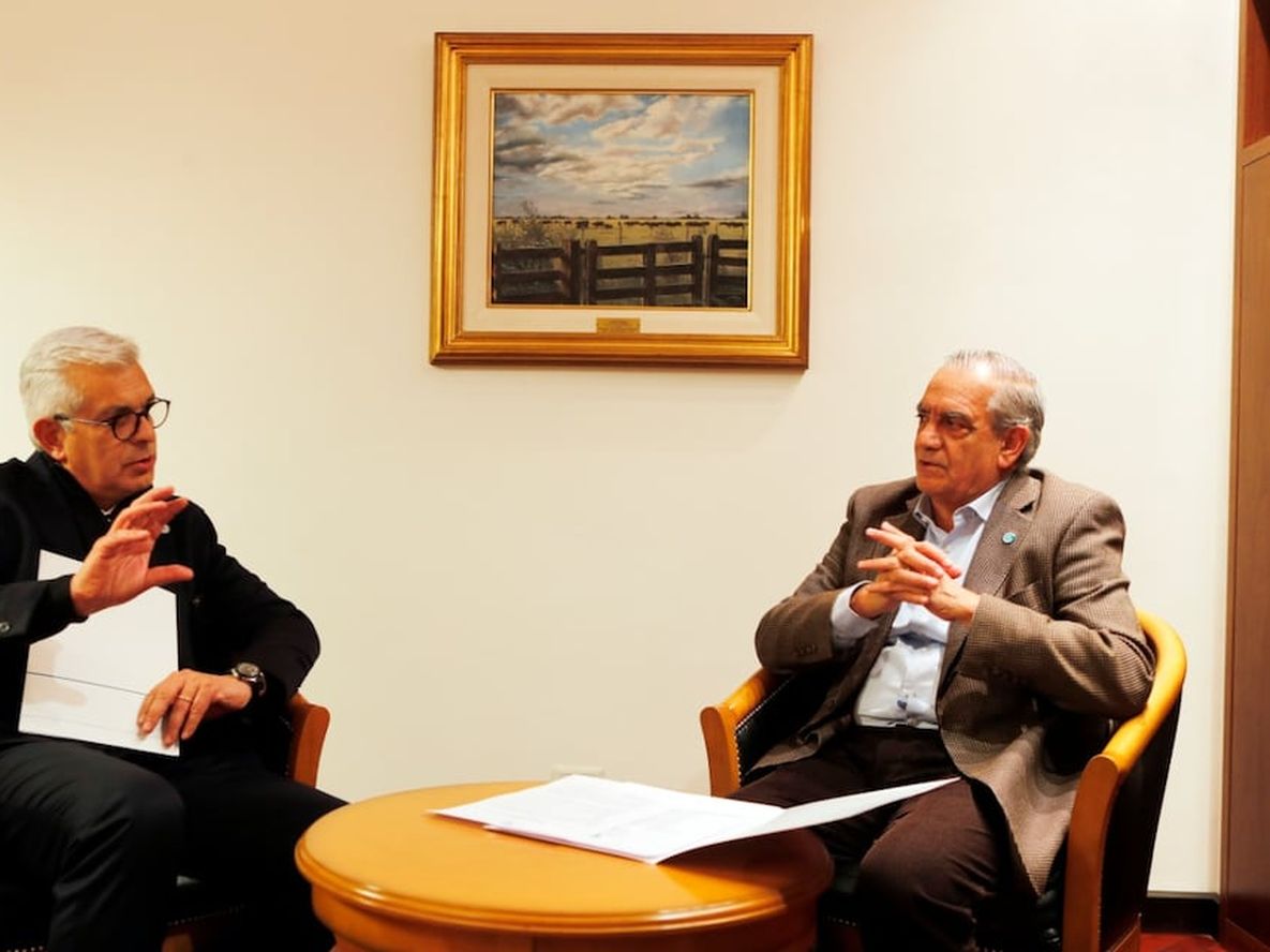 En el marco de la reunión de Consejo de Administración de la entidad representada por Consejeros de las diferentes producciones del país, se reunieron junto al Ministro de Agricultura, y funcionarios que acompañaron a Julián Domínguez.