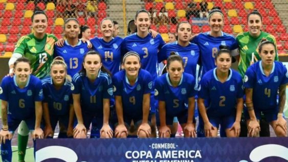 La selección argentina femenina de futsal que compite en el torneo Sudamericano de la especialidad, que se disputa en Brasil.