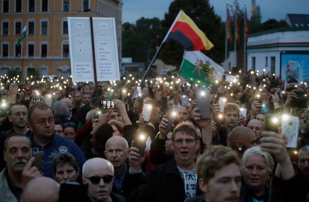 La extrema derecha de Alemania presiona y se moviliza contra Merkel